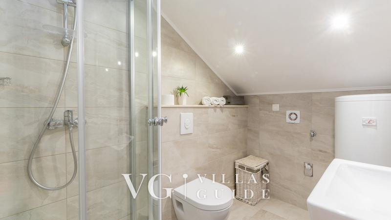 House Bolero with pool Kupaonica