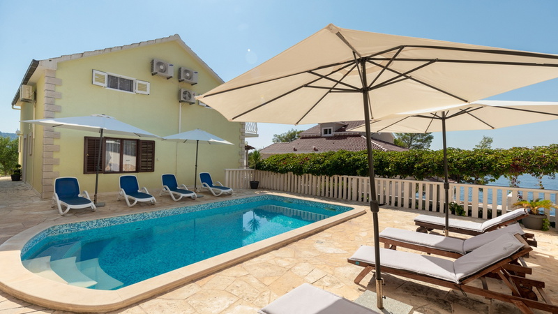 House Bolero with pool