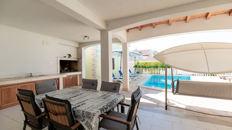 House Bolero with pool