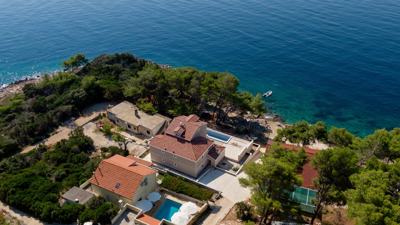 House Bolero with pool