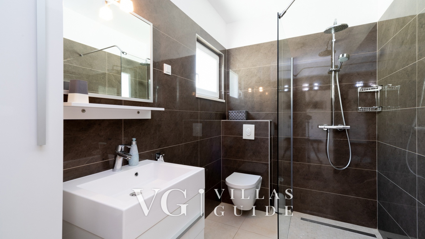 House Bolero with pool Kupaonica