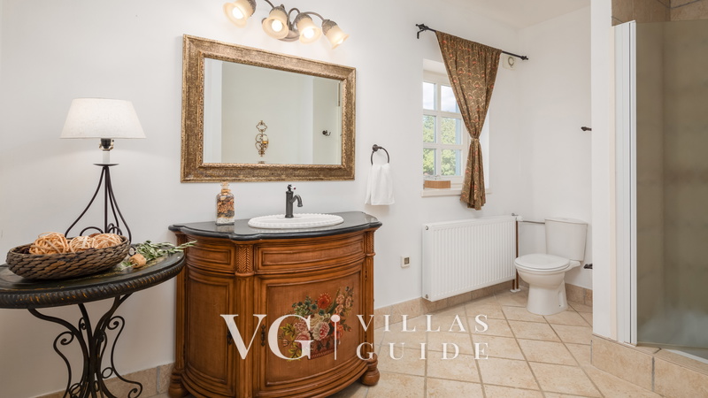 Villa Primavera pool&pet friendly Grožnjan Badezimmer