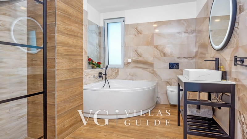 Villa Pinus Bathroom