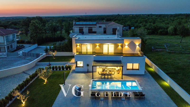 Villa Ana - Svetvinčenat Dvorište i vanjski dio objekta