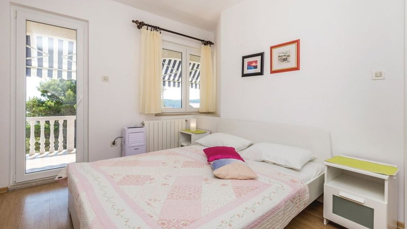 Apartment with pool Lucia