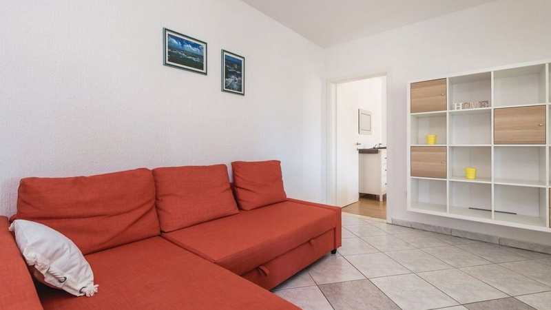 Apartment with pool Lucia