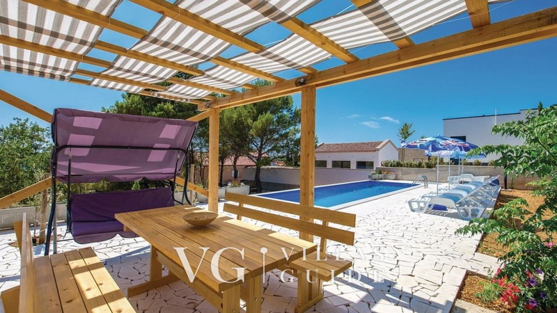 Apartment with pool Lucia