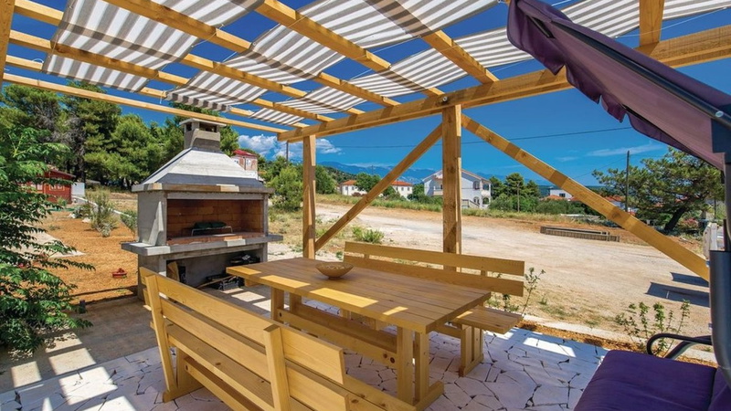 Apartment with pool Lucia