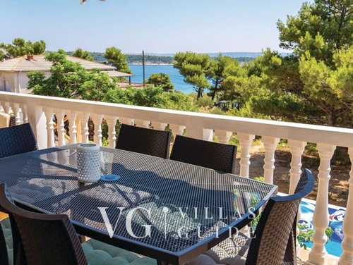 Apartment with pool Lucia