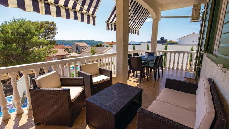 Apartment with pool Lucia