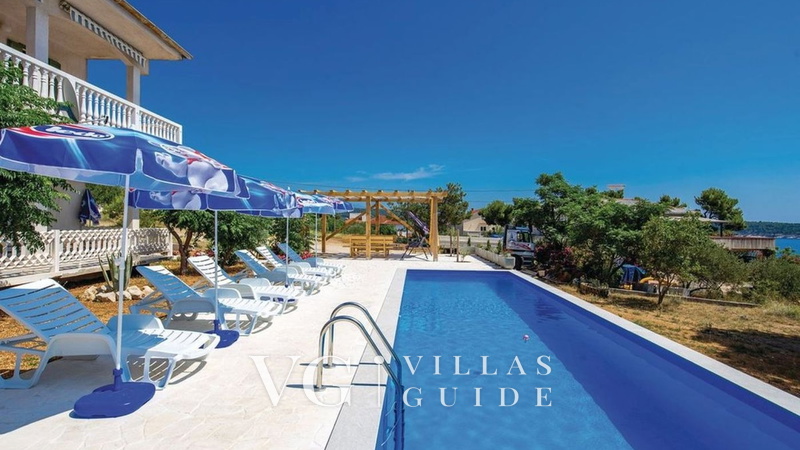 Apartment with pool Lucia