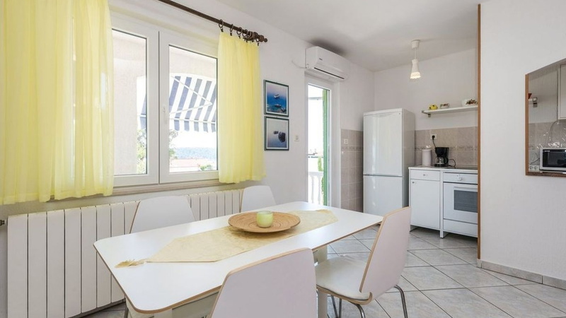 Apartment with pool Lucia