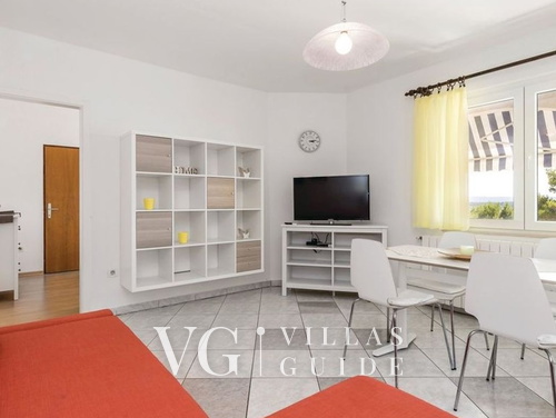 Apartment with pool Lucia