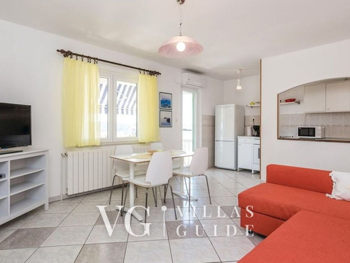 Apartment with pool Lucia