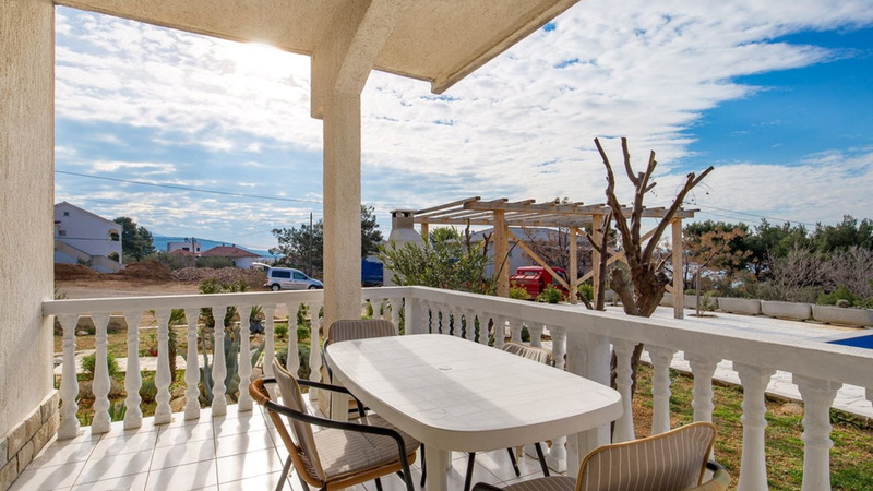 Apartment with pool Kristina