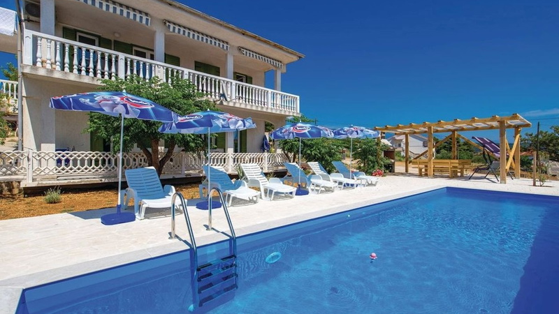 Apartment with pool Kristina