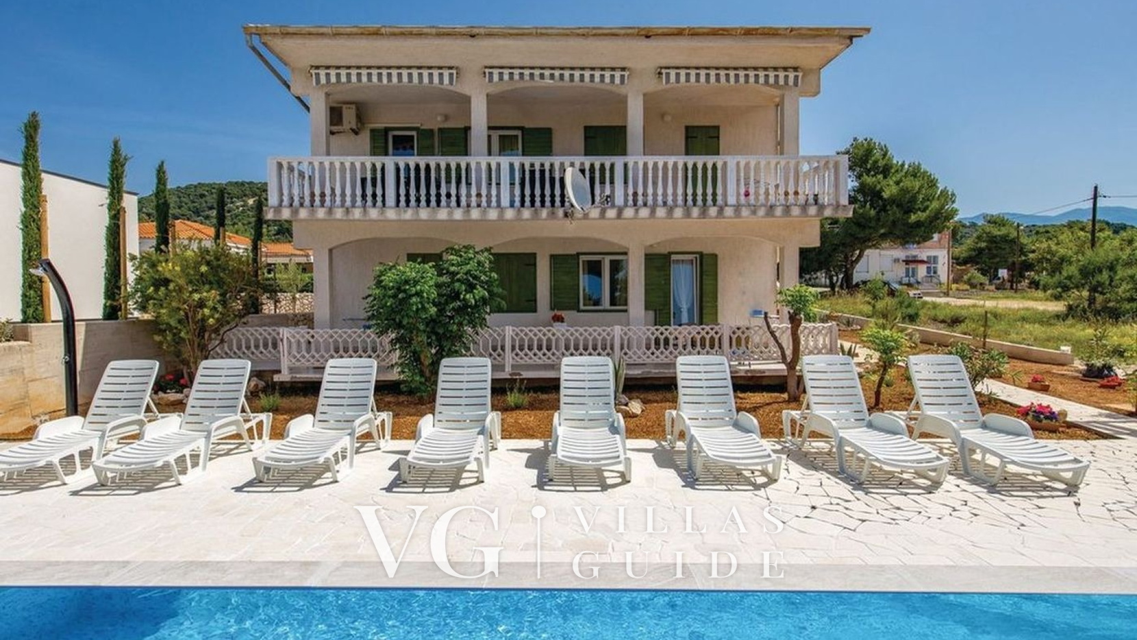 Apartment with pool Kristina Garden and property exterior