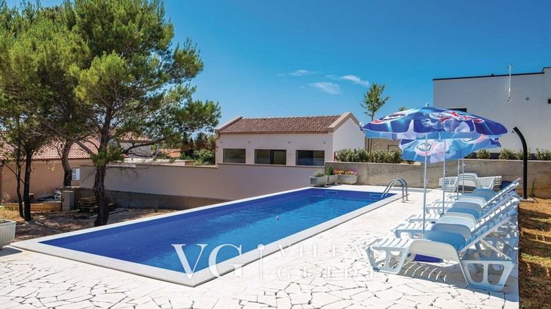 Apartment with pool Kristina