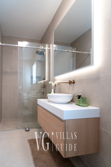 Villa Rabella – private luxury villa Croatia island Kupaonica