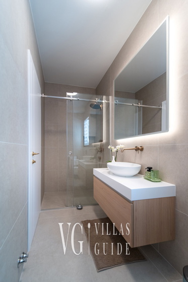 Villa Rabella Bathroom