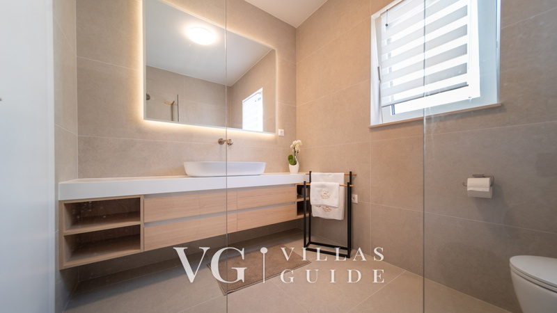 Villa Rabella – private luxury villa Croatia island Kupaonica