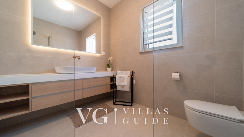 Villa Rabella Bathroom