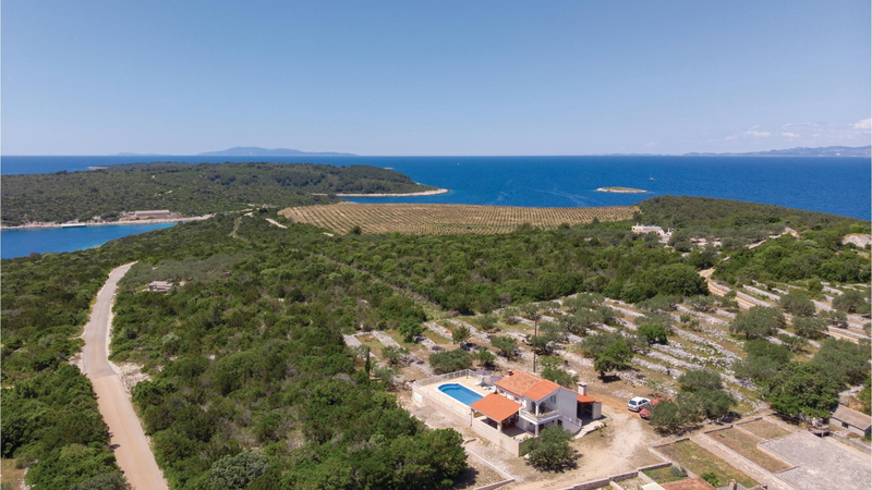 House Pelegrin with pool