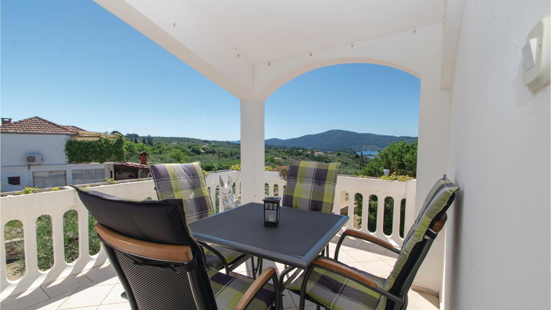 House Pelegrin with pool