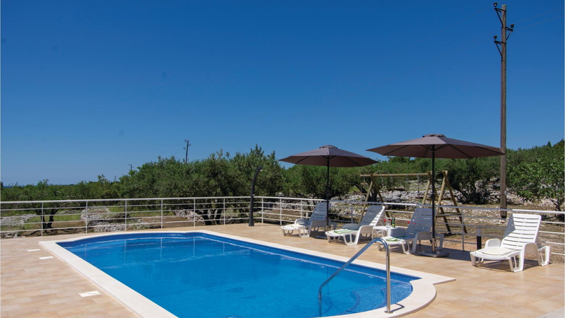 House Pelegrin with pool