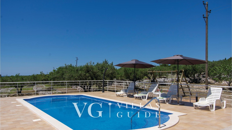 House Pelegrin with pool