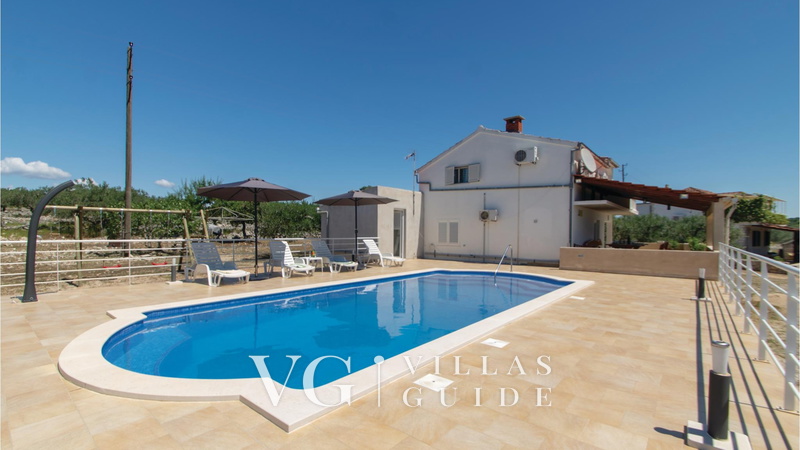 House Pelegrin with pool