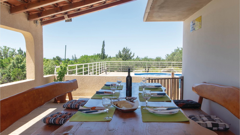 House Pelegrin with pool