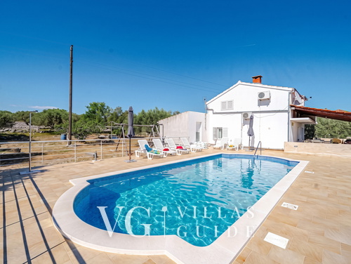 House Pelegrin with pool