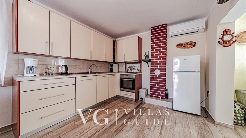 House Pelegrin with pool Cucina