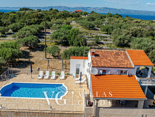 House Pelegrin with pool