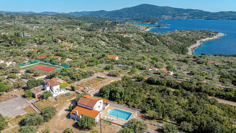 House Pelegrin with pool