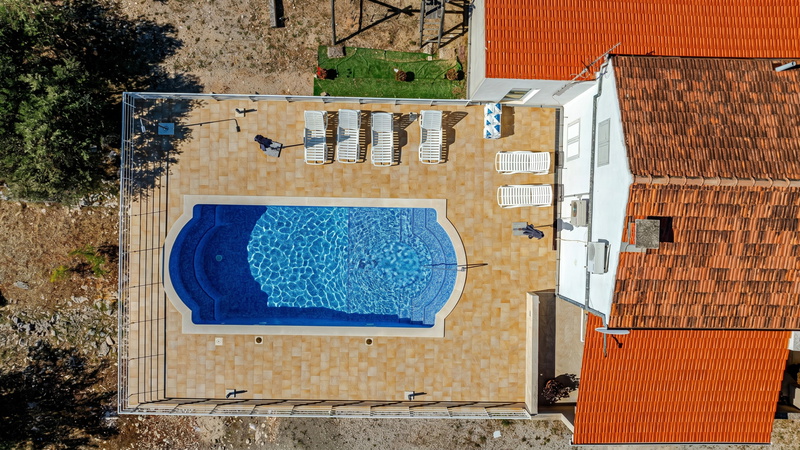 House Pelegrin with pool