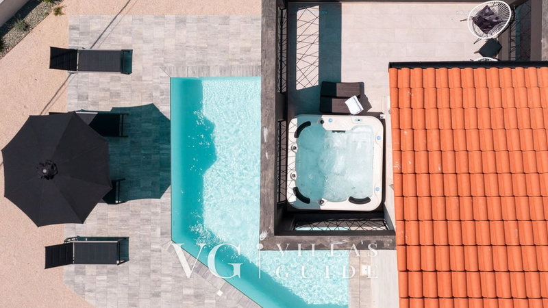 Villa Nika Garden and property exterior