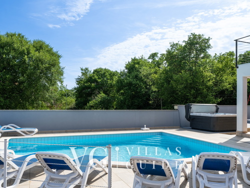 Villa Paola – Private Pool, Whirlpool & Family Activities