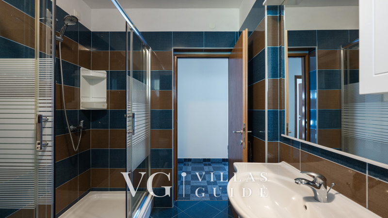 Villa Paola – Private Pool, Whirlpool & Family Activities Kupaonica
