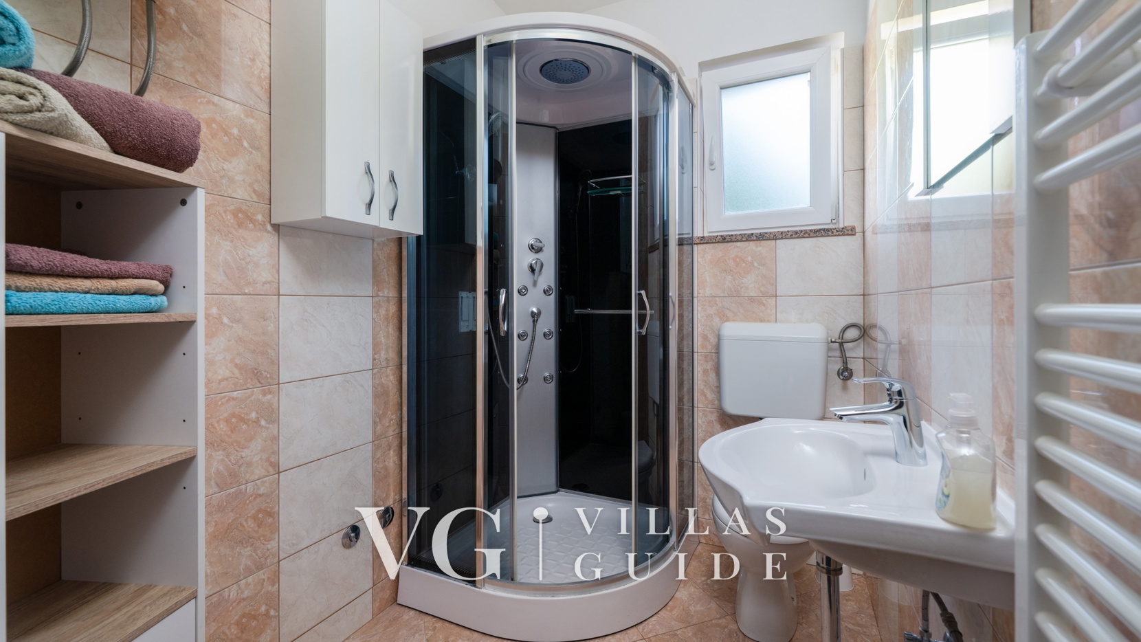 Villa Paola – Private Pool, Whirlpool & Family Activities Kupaonica