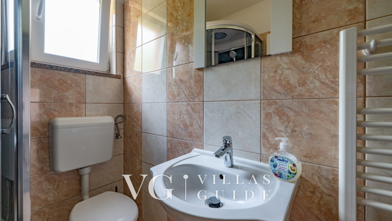 Villa Paola – Private Pool, Whirlpool & Family Activities Kupaonica