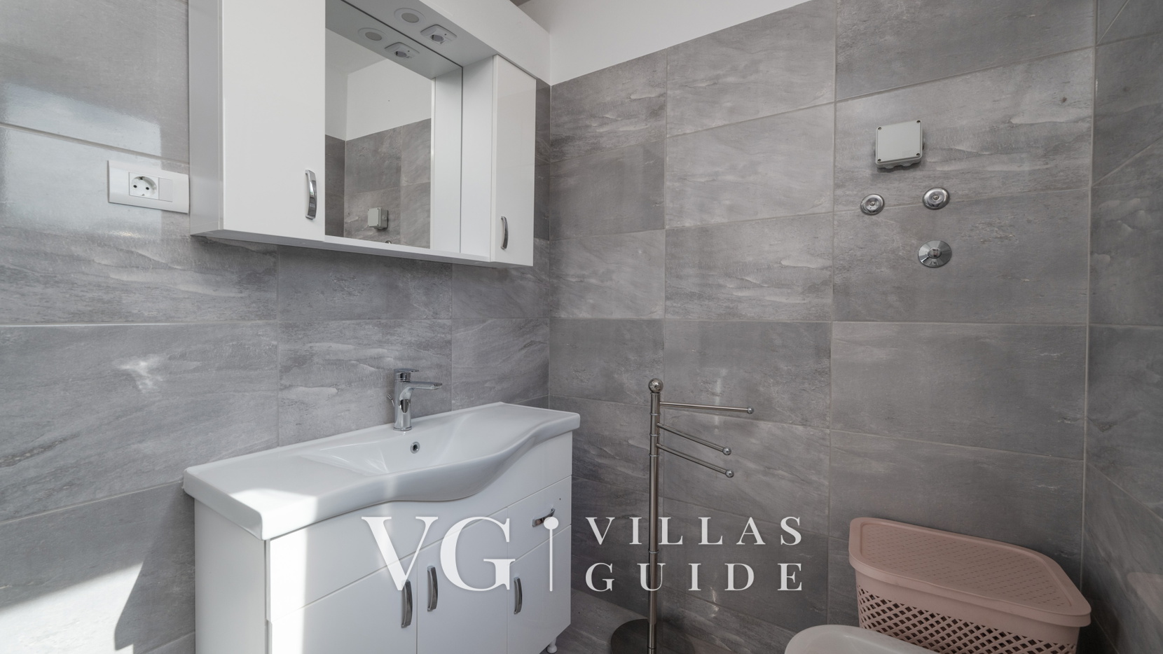Villa Paola – Private Pool, Whirlpool & Family Activities Kupaonica