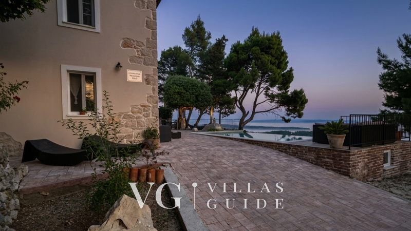 Villa Pantovcak with stunning views Dvorište i vanjski dio objekta