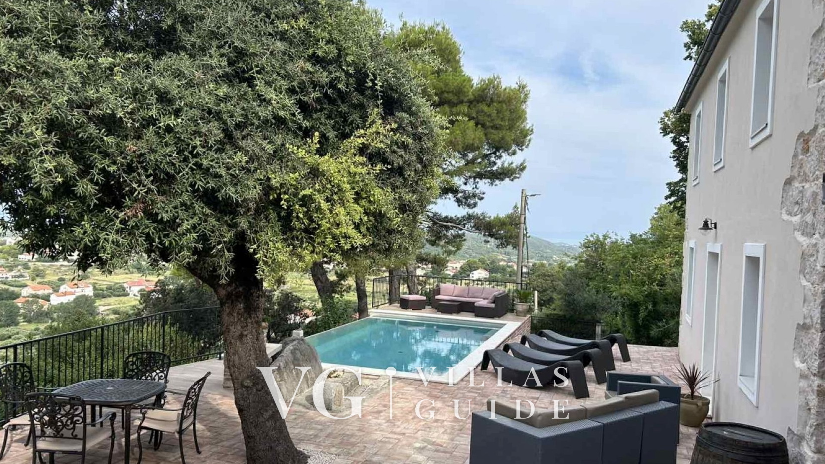 Villa Pantovcak with stunning views Bazen