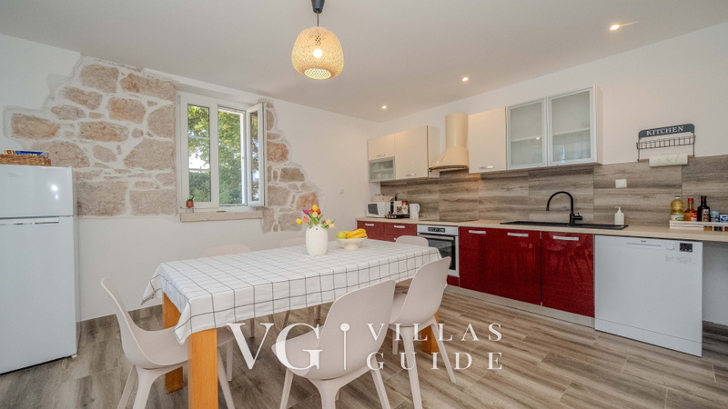 Villa Pantovcak with stunning views Kitchen