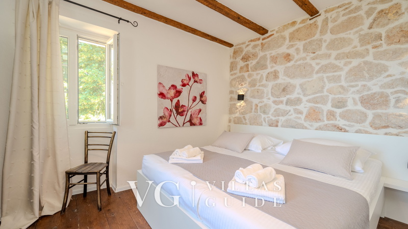 Villa Pantovcak with stunning views Bedroom