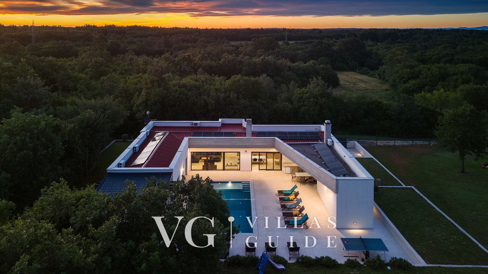 Villa Bateli Garden and property exterior