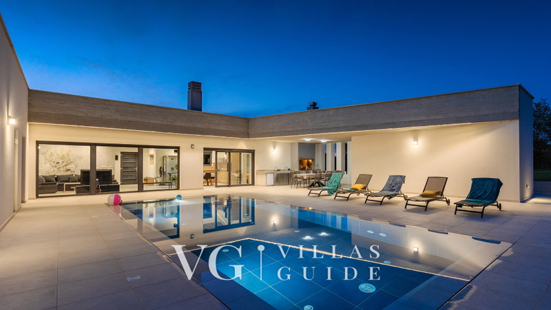 Villa Bateli Garden and property exterior