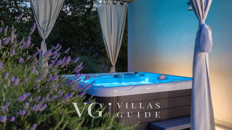 Villa Bateli Garden and property exterior